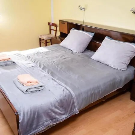 דירה One Bedroom With Terrace A1 שיבניק