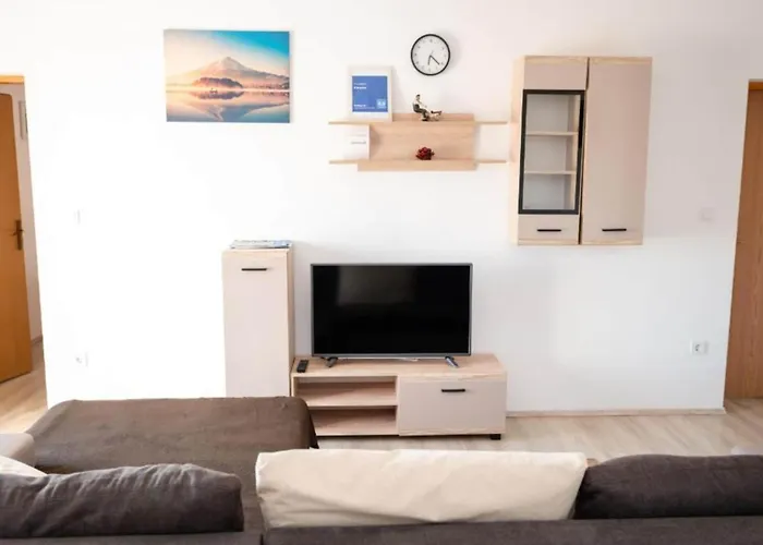 One Bedroom With Terrace A1 שיבניק