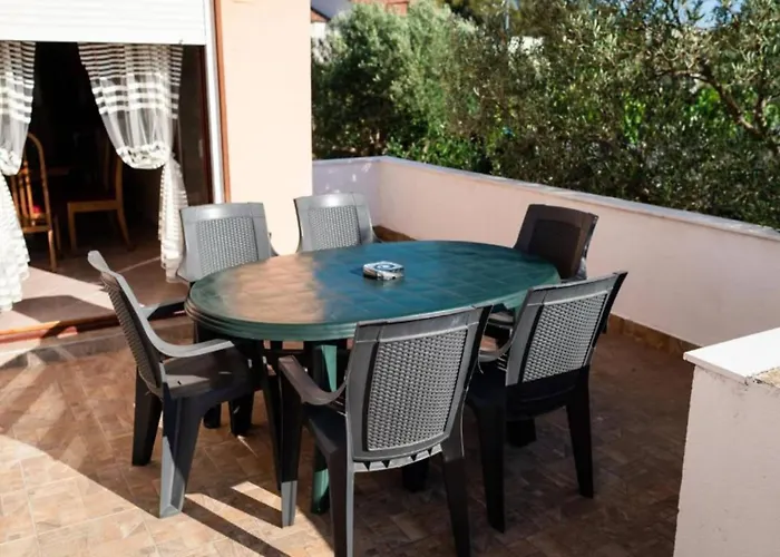 One Bedroom With Terrace A1 שיבניק