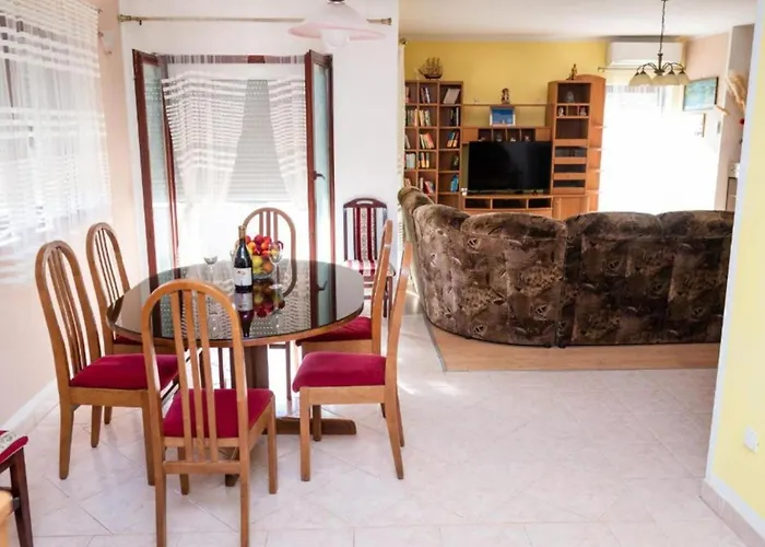 דירה One Bedroom With Terrace A1 *