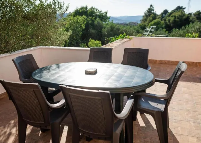 One Bedroom With Terrace A1 דירה שיבניק